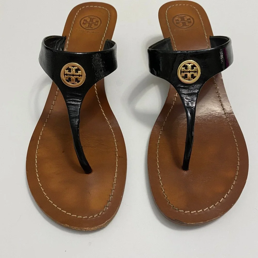 Tory Burch Wedge Sandals Womens 9.5 Black Tan Leather Gold Logo Thong Resortwear